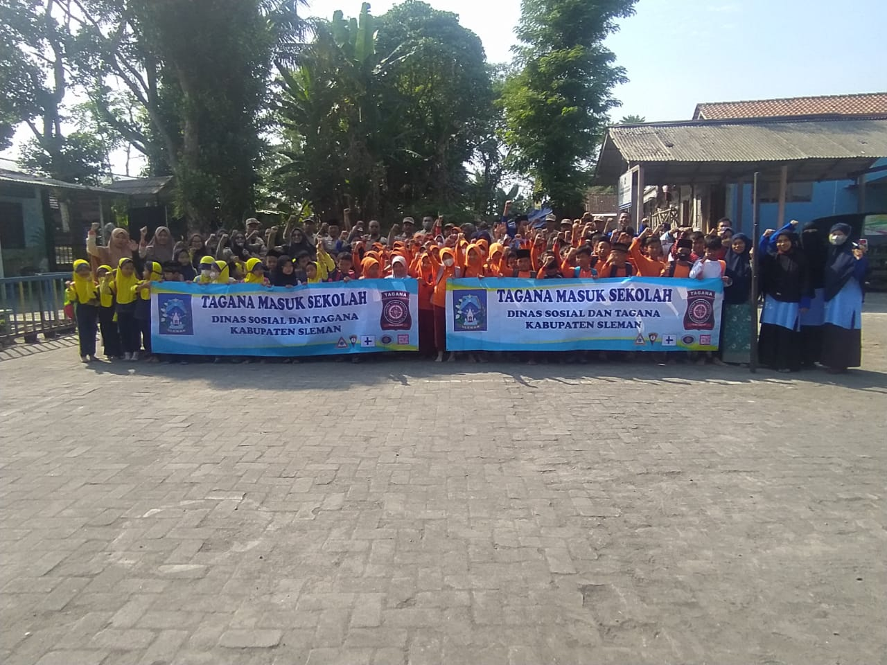 Dokumentasi siswa-siswi SDIT Darussalam Selokerto saat mengikuti kegiatan Tagana | image 1