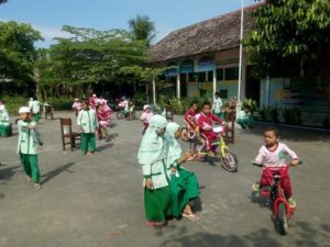 Indahnya Makan Siang di SDIT Darussalam Selokerto