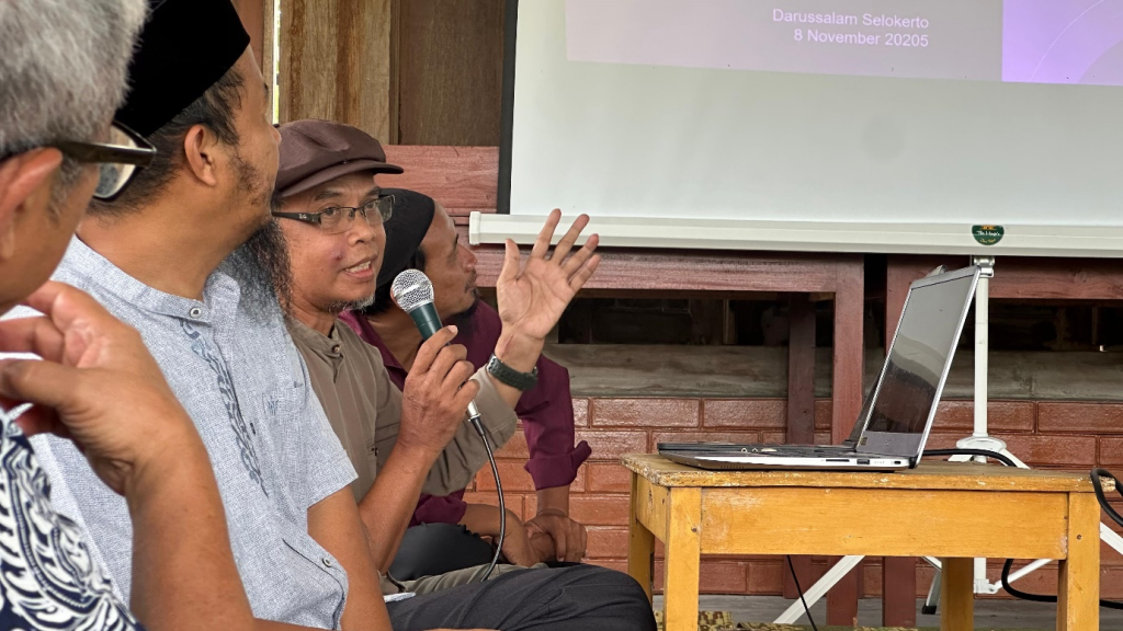 Budi Yuwono, S.Sos., M.Sn. Menyampaikan Materi tentang 
Produksi Video Pembelajaran dan Promosi Sekolah Berbasis AI