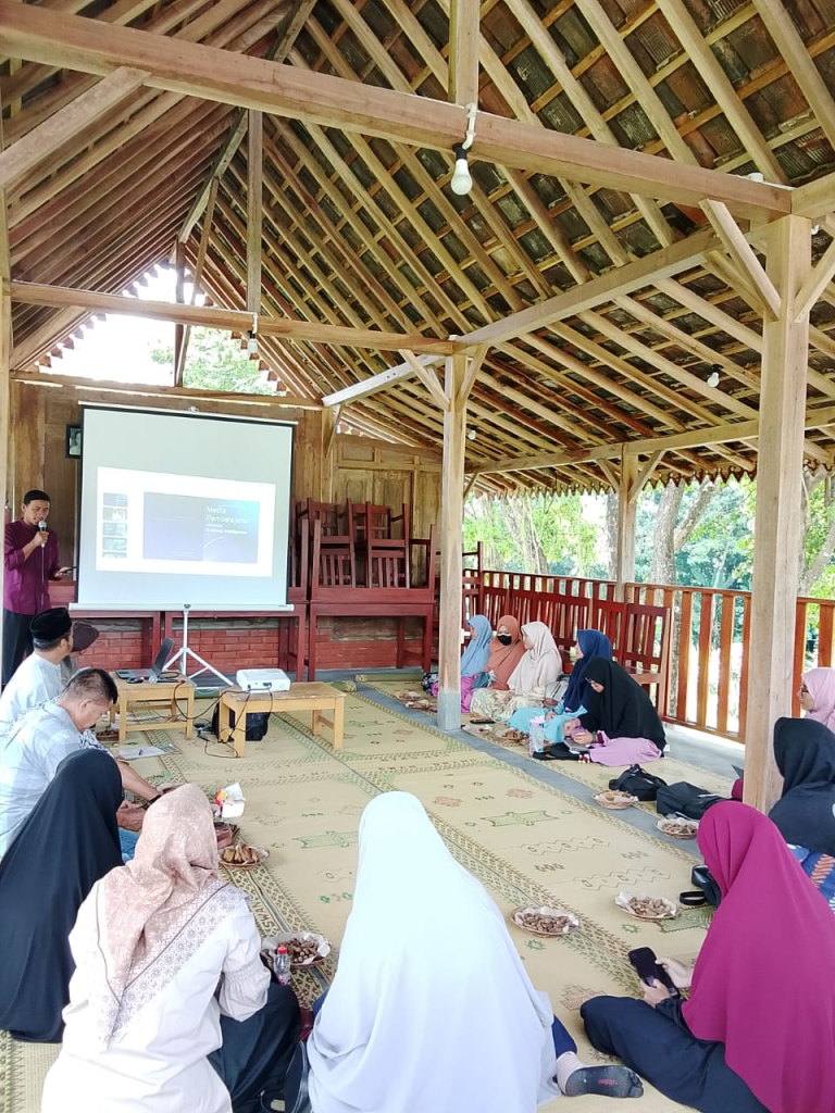 Suasana Kegiatan Pengabdian Masyarakat Prodi Ilmu Komunikai UII di RA & SDIT Darussalam Selokerto